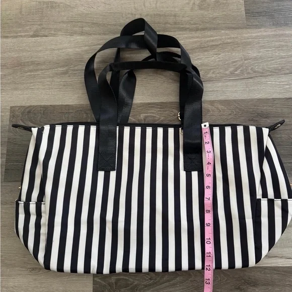 Alice + Olivia Duffle Bag - Picture 2 of 3